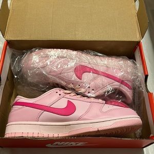 Nike dunks low pink size 8.5 brand new